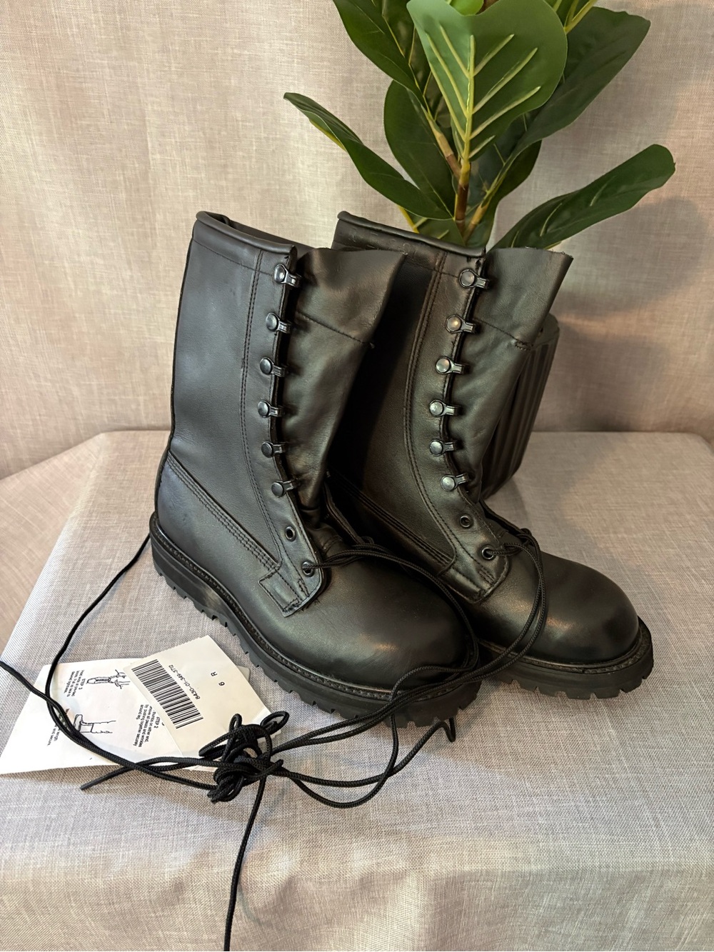 US Military Issue Combat Boots Men’s 6 R NWT’s (can be unisex adjust size)